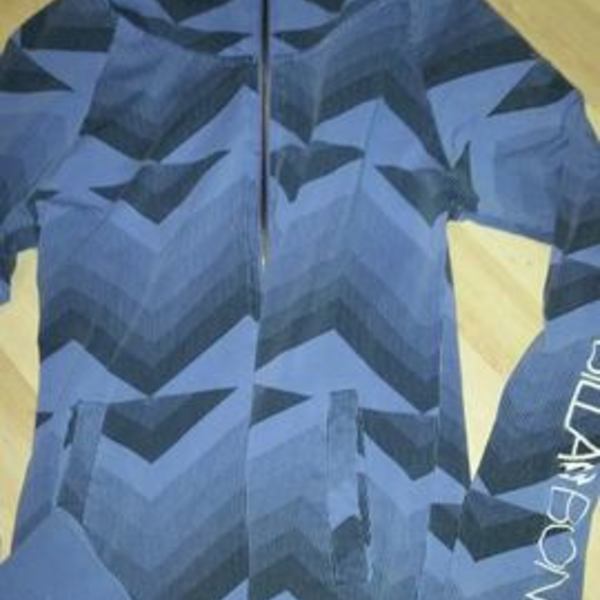 Billabong Sweater Medium is being swapped online for free