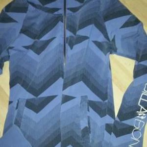 Billabong Sweater Medium is being swapped online for free