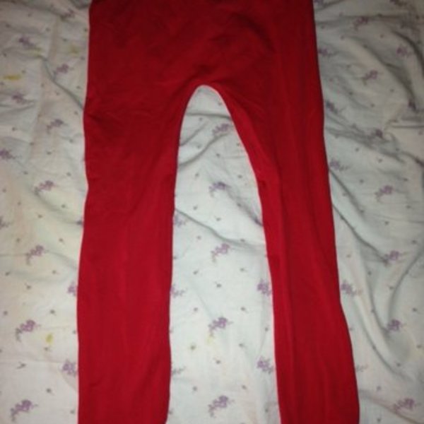 red leggings is being swapped online for free