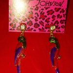 Betsey Johnson parrot earrings is being swapped online for free