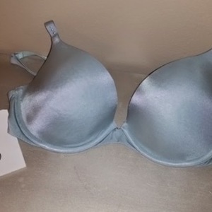 Victoria's Secret Bio Fit Demi Uplift Bra is being swapped online for free