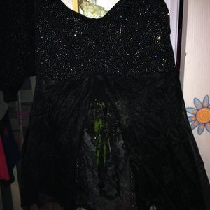 Sparkle top is being swapped online for free