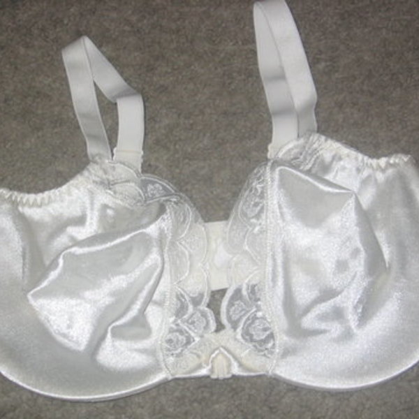 Cream-Colored Maidenform 38D Bra is being swapped online for free