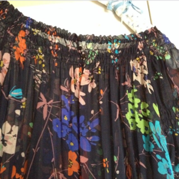 flowery flowy top S/M is being swapped online for free