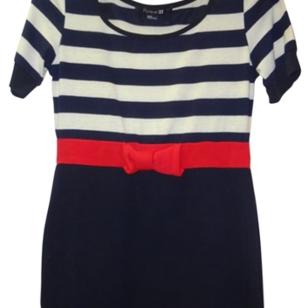 Forever 21 Sweater M is being swapped online for free