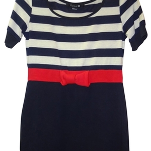 Forever 21 Sweater M is being swapped online for free