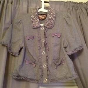 Grey short jacket is being swapped online for free