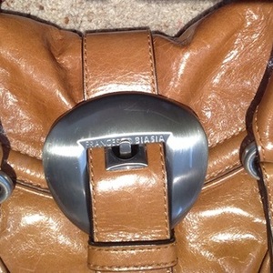 FRANCESCO BIASIA Vintage Tan leather Satchel - medium size. is being swapped online for free