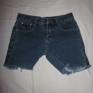 7 For All Mankind Shorts is being swapped online for free