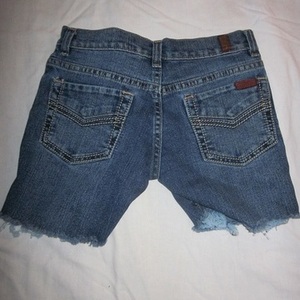 7 For All Mankind Shorts is being swapped online for free