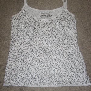 Black & White Top Size Medium is being swapped online for free