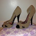 Beige heels 7  is being swapped online for free