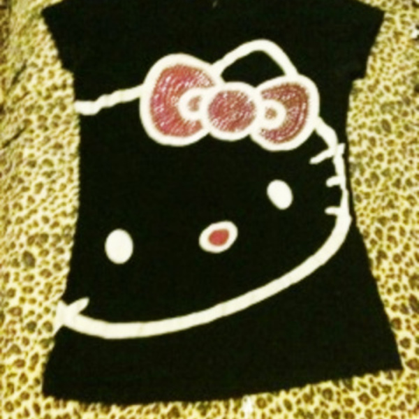 Hello Kitty Tee Size Medium is being swapped online for free