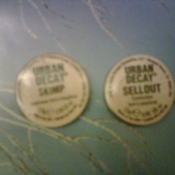 Urban Decay Eyeshadow in Sellout is being swapped online for free