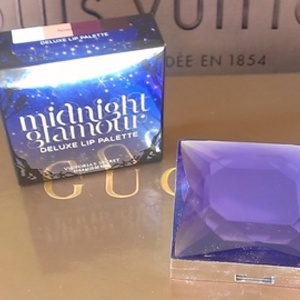 Victorias Secret Midnight Glamour Deluxe Lip Palette is being swapped online for free