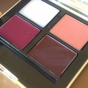 Victorias Secret Midnight Glamour Deluxe Lip Palette is being swapped online for free