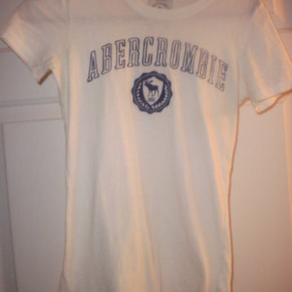 Abercrombie & Fitch tshirt small is being swapped online for free