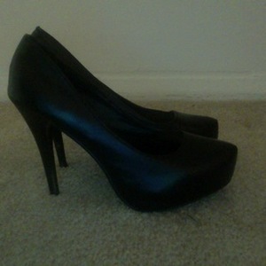 Black Pumps is being swapped online for free