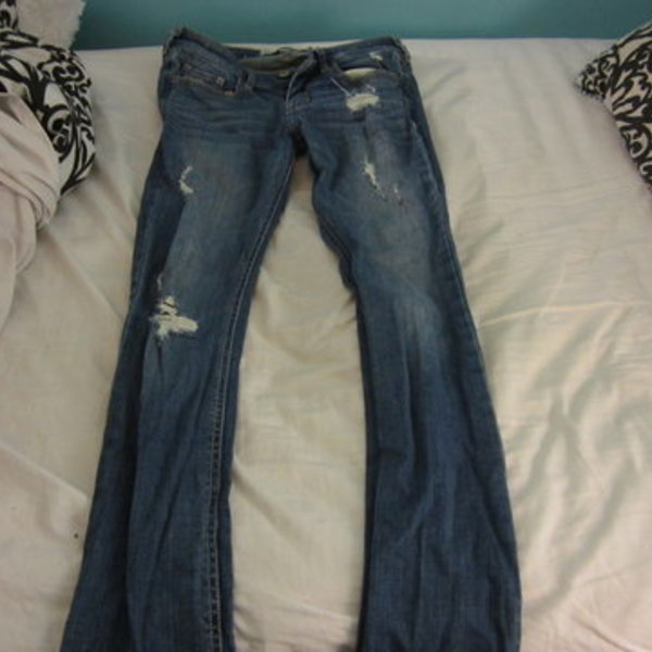 hollister destroyed skinny jeans is being swapped online for free