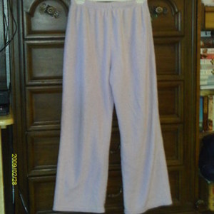 Soft and fuzzy pink sweat pants -m is being swapped online for free