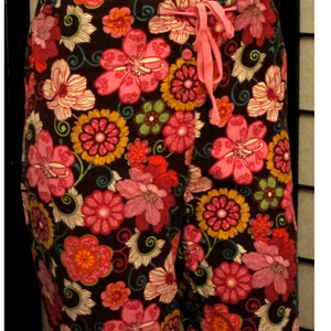 Vera Bradley Pink Mod Floral PJ Pants SZ L is being swapped online for free