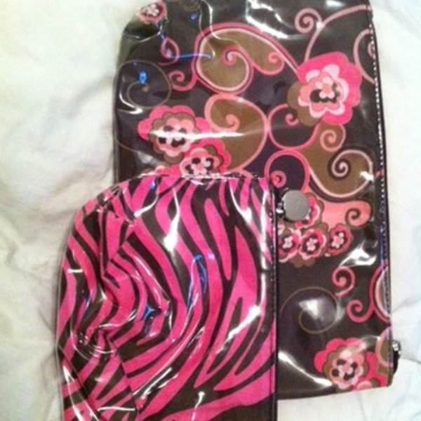 MARK makeup Bags is being swapped online for free