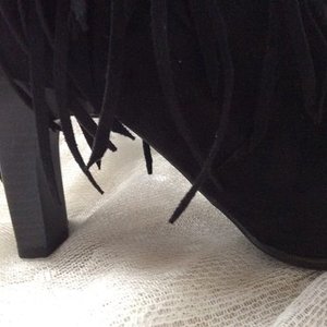 Boutique Fringy Boots is being swapped online for free