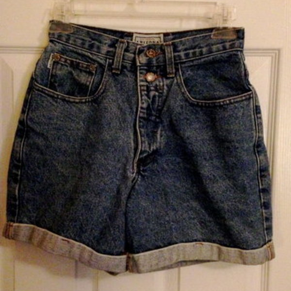 High-Waist denim shorts is being swapped online for free
