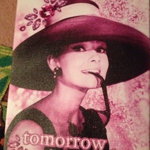 Audrey Hepburn small canvas wall art is being swapped online for free