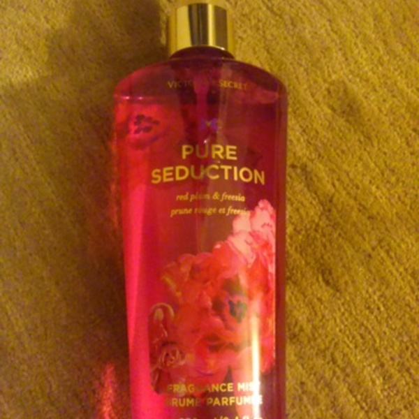 Victoria Secret Body Spray  is being swapped online for free
