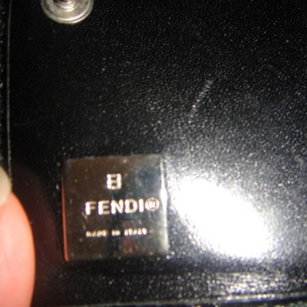 Fendi Wallet is being swapped online for free