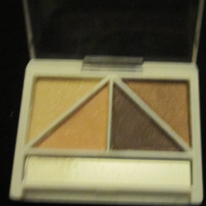 ELF eye shadow palette is being swapped online for free