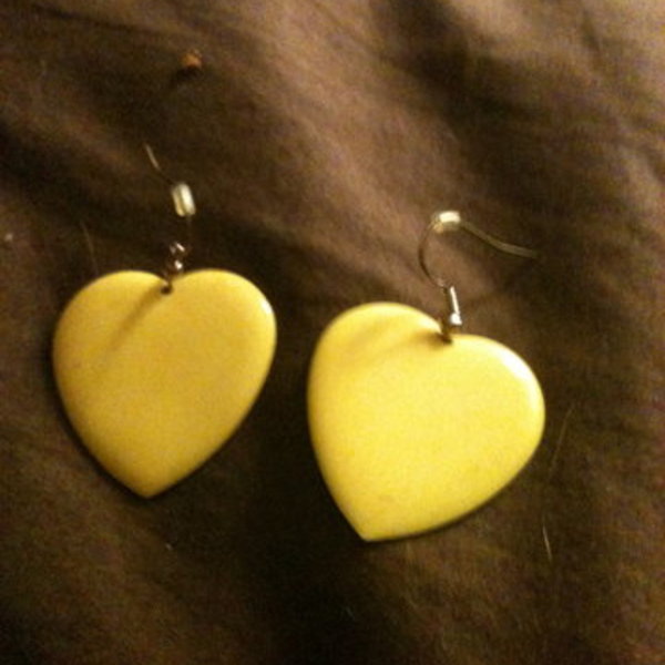Yellow Heart Earrings is being swapped online for free