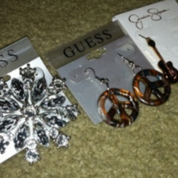 BNIP Guess and Jessica Simpson Earrings is being swapped online for free