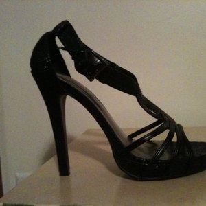 black heels is being swapped online for free