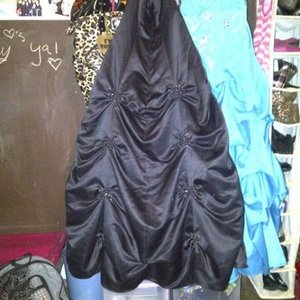 Prom dress BLACK  is being swapped online for free
