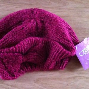 NWT Pink Lauren Conrad Sequin Beret With Bow is being swapped online for free