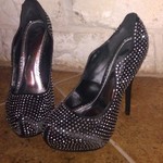 black dimond studed shoes is being swapped online for free