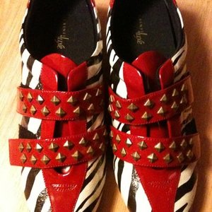 J. ReneÃ© Renner Zebra-Print Athleisure Sport Shoe 8.5 is being swapped online for free
