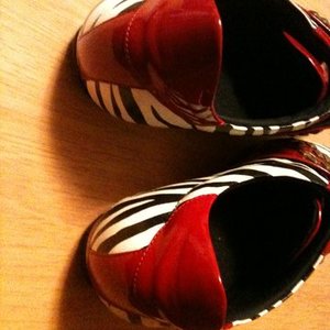 J. ReneÃ© Renner Zebra-Print Athleisure Sport Shoe 8.5 is being swapped online for free