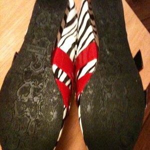 J. ReneÃ© Renner Zebra-Print Athleisure Sport Shoe 8.5 is being swapped online for free