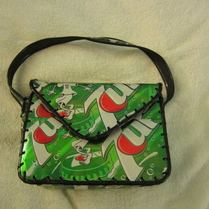 7up can purse is being swapped online for free