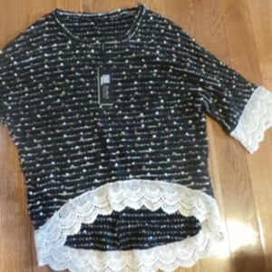NWT FLOWY TOP free size is being swapped online for free