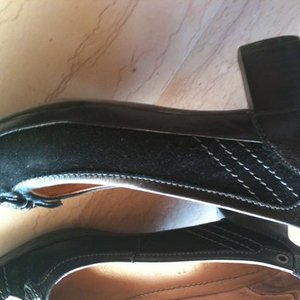 Genuine suede black low heels with little cute bows (size US 6, EU 36, UK 3.5) is being swapped online for free