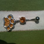 Belly piercing in animal paw golden color and nickel-free stainless steel is being swapped online for free