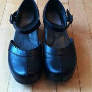 Dansko MaryJanes is being swapped online for free