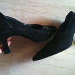 Black suede low-pumps size 5 (eu 35, UK 3) is being swapped online for free