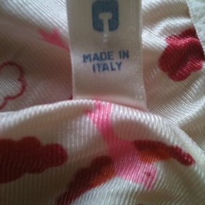 Flattering Made-In-Italy silk top adjustable straps cup size C is being swapped online for free