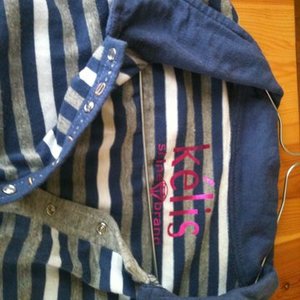 Striped kelis blue-white-grey shirt is being swapped online for free