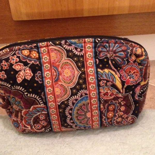 Vera Bradley Cosmetic/Travel Bag is being swapped online for free